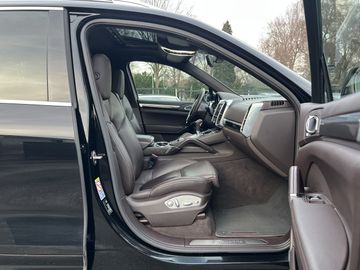 Porsche Cayenne - 5