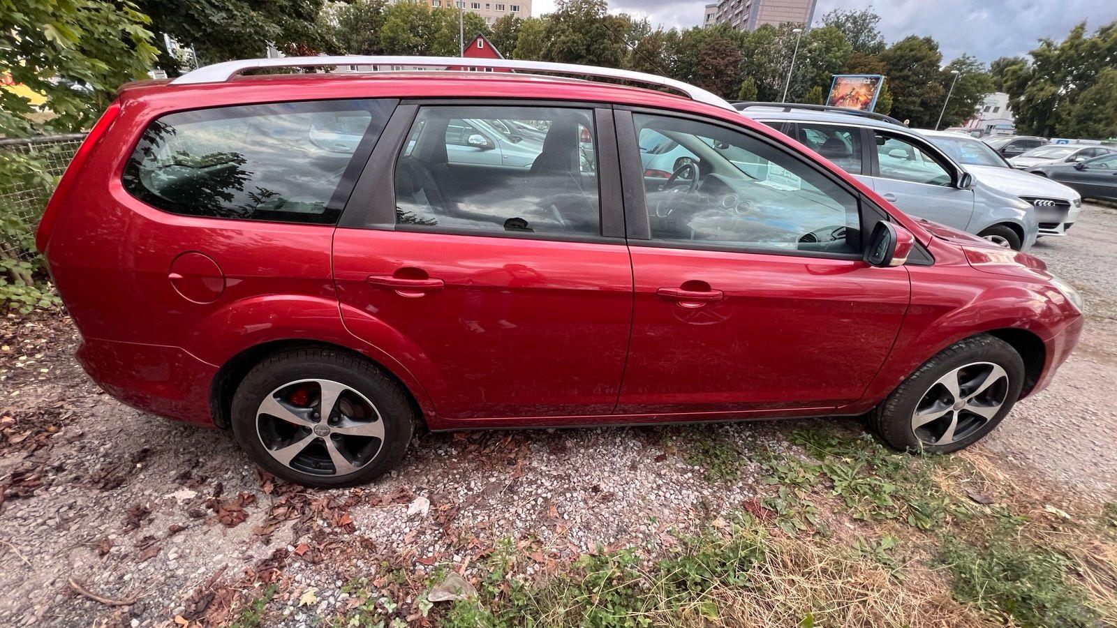 Ford Focus 2010 — photo 10