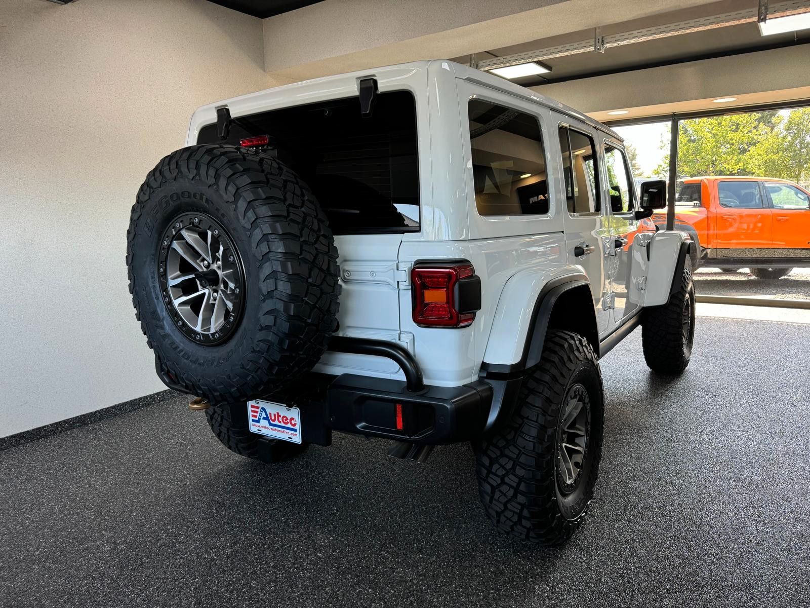 Fahrzeugabbildung Jeep RUBICON 392-V8-3" FAHRWERK-37" REIFEN-POWERSTEPS