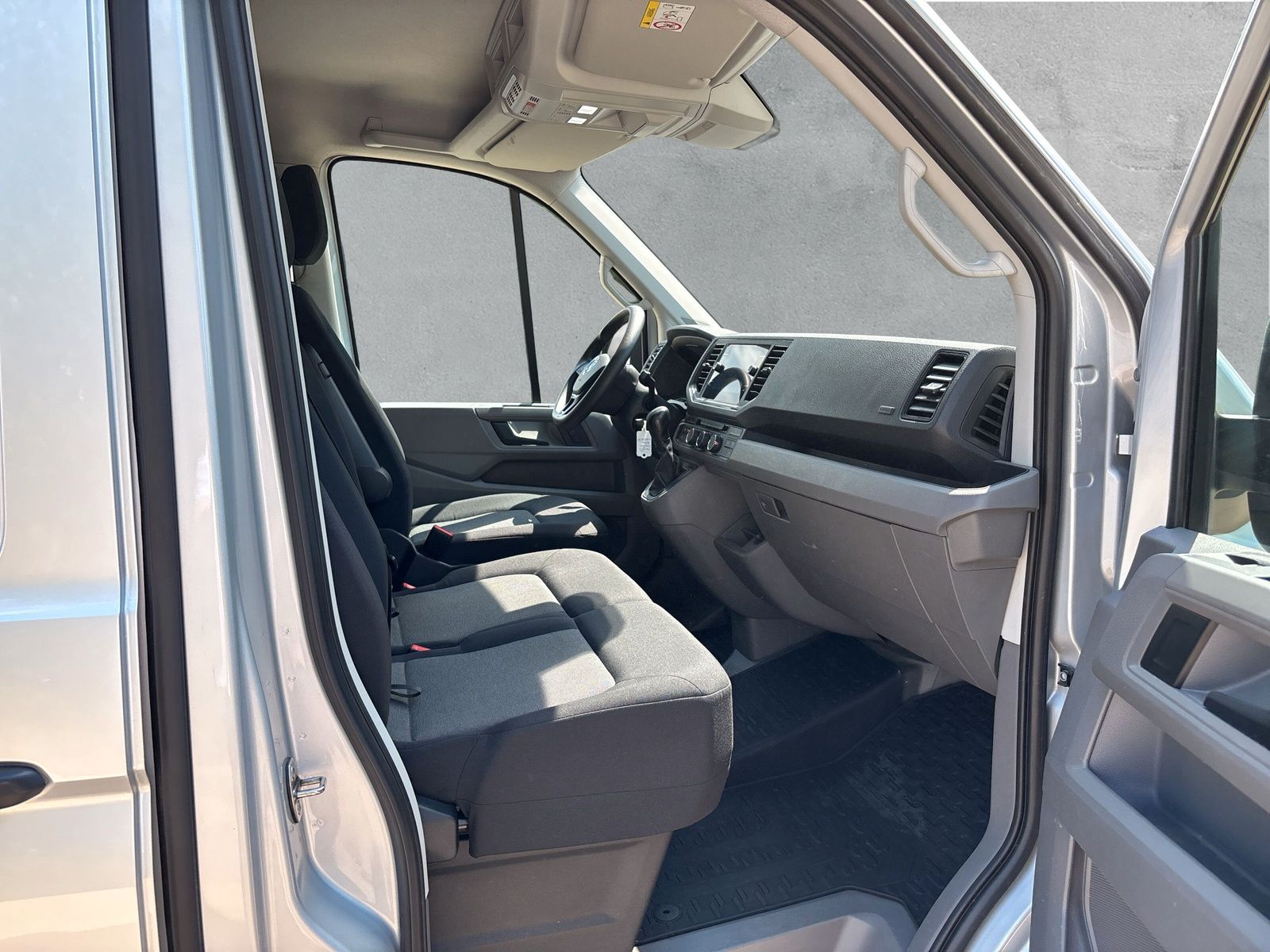 Fahrzeugabbildung Volkswagen Crafter Kasten 2.0 TDI MR Hochdach SHZ ACC