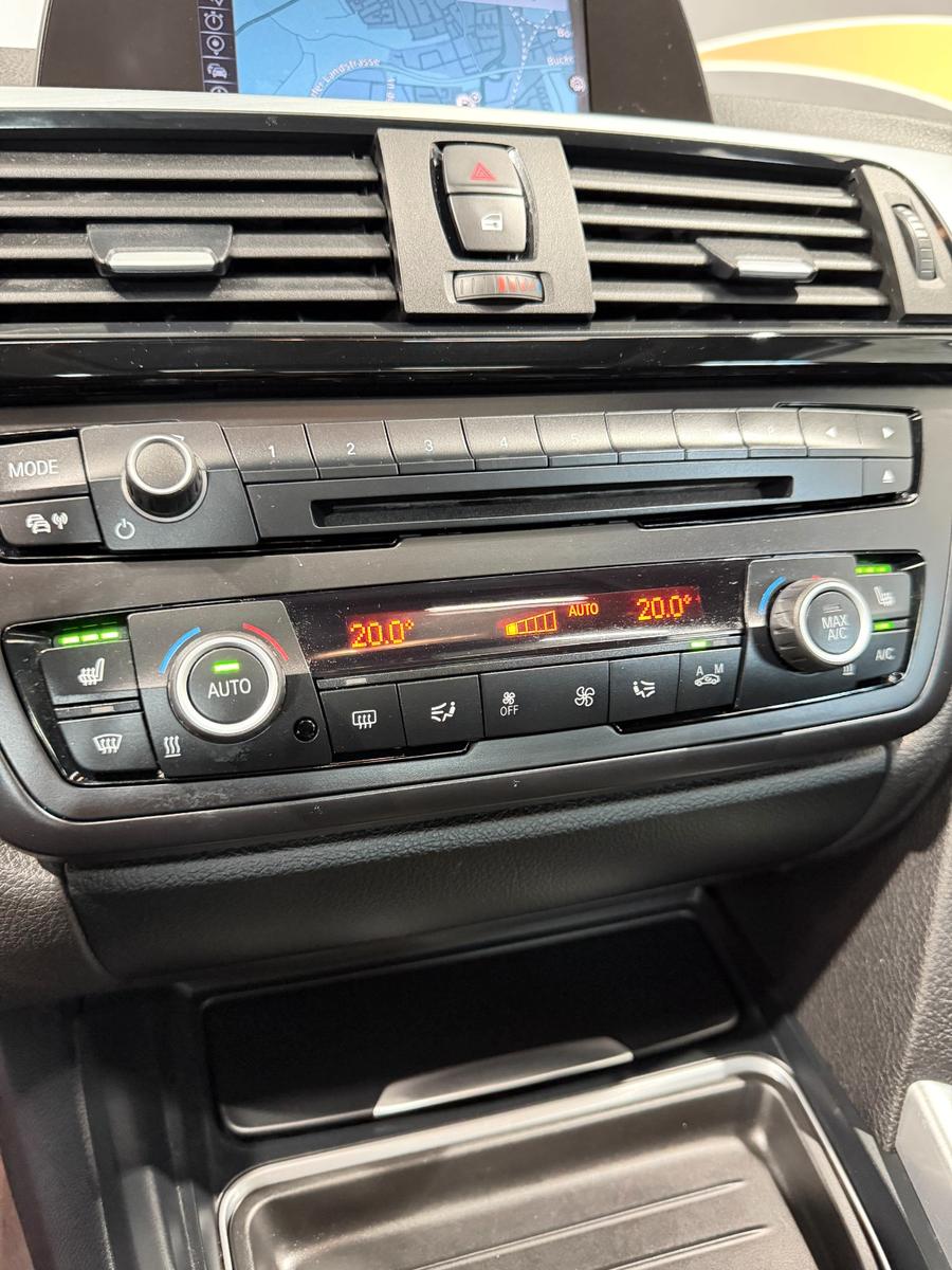 BMW 318d Touring 2.0 Aut.*Pano*Start/Stopp/Navi/PDC