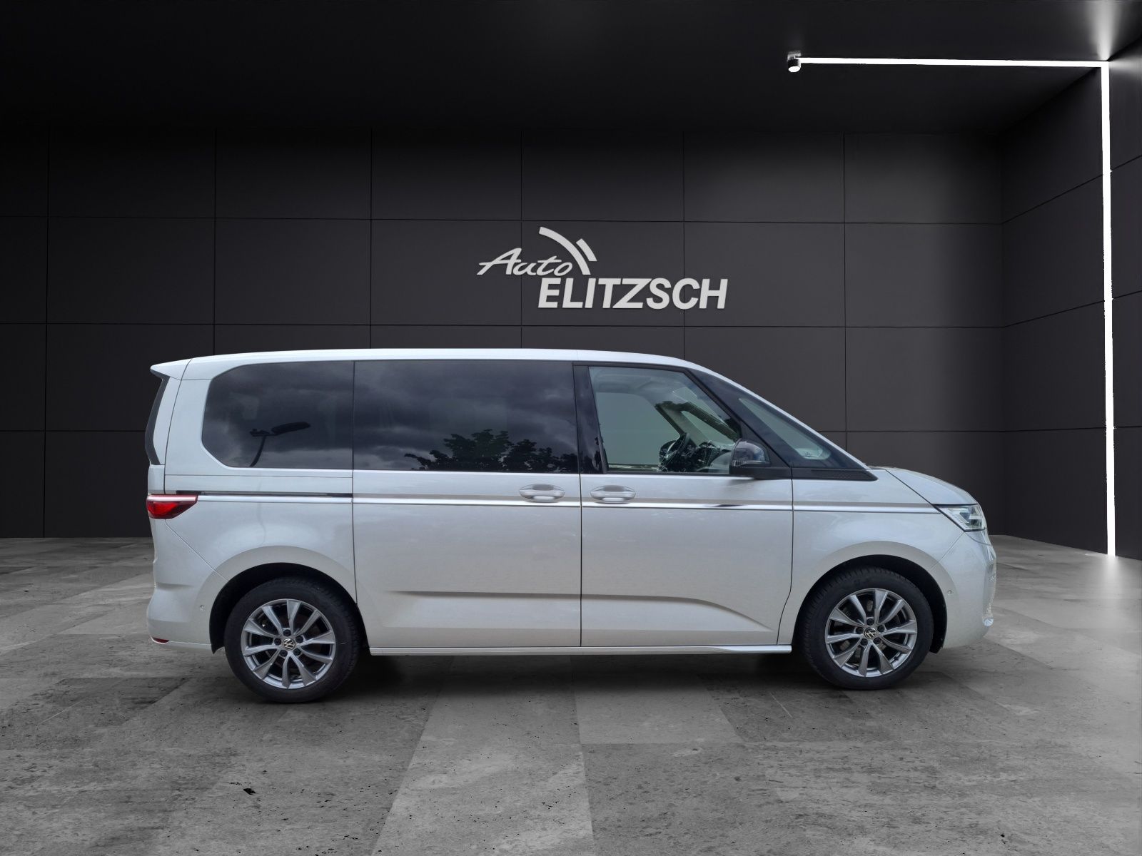 Fahrzeugabbildung Volkswagen T7 Multivan TSI DSG Style STH MATRIX ACC PANO NA