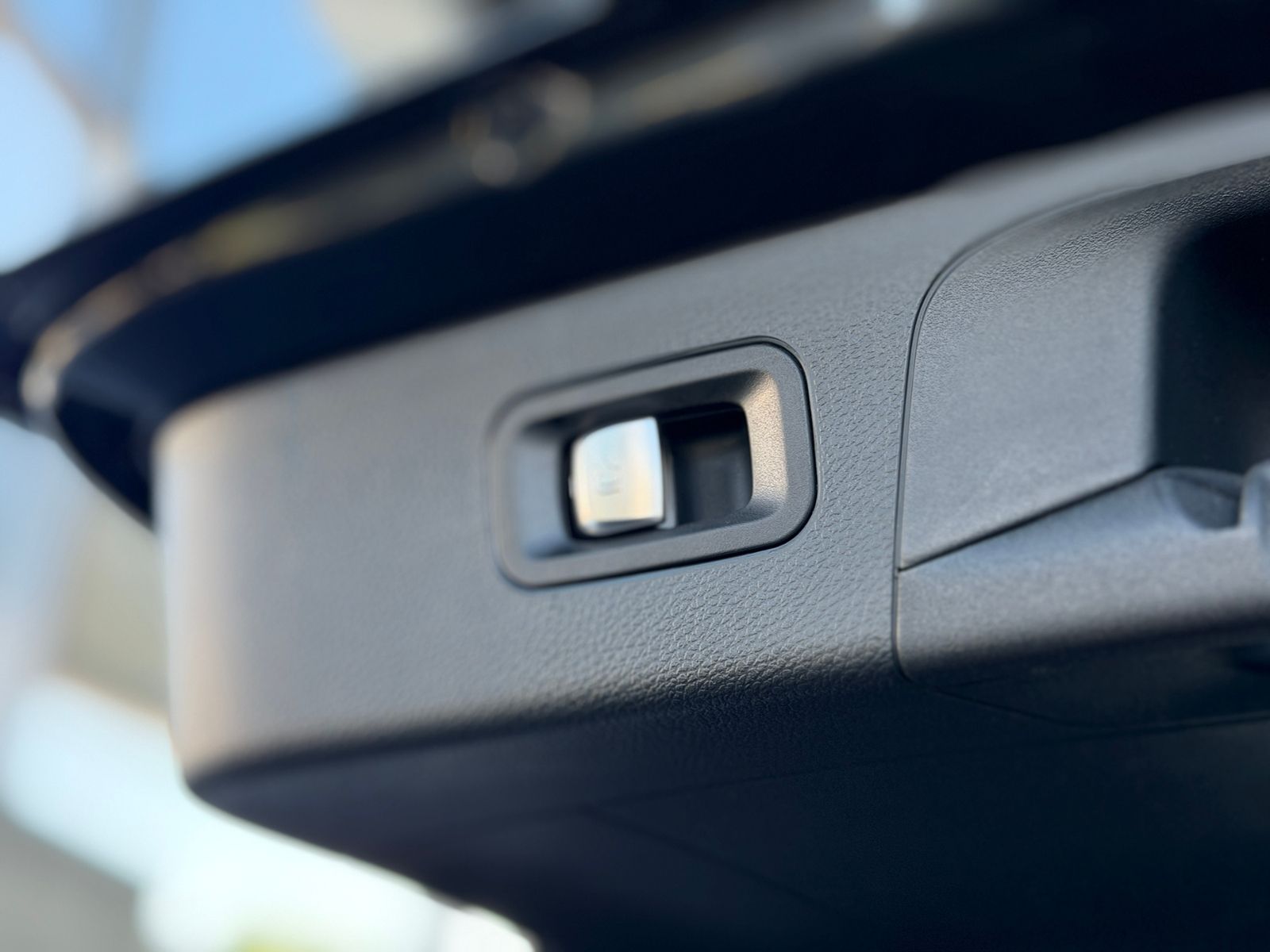 Fahrzeugabbildung Mercedes-Benz GLC 200 4Matic AMG Line AHK LED NAV SHZ 19"