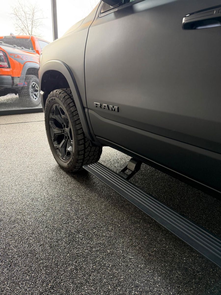 Fahrzeugabbildung Dodge LIMITED NIGHT ED. HEAD UP-LIFT-TAILGATE-PRINS