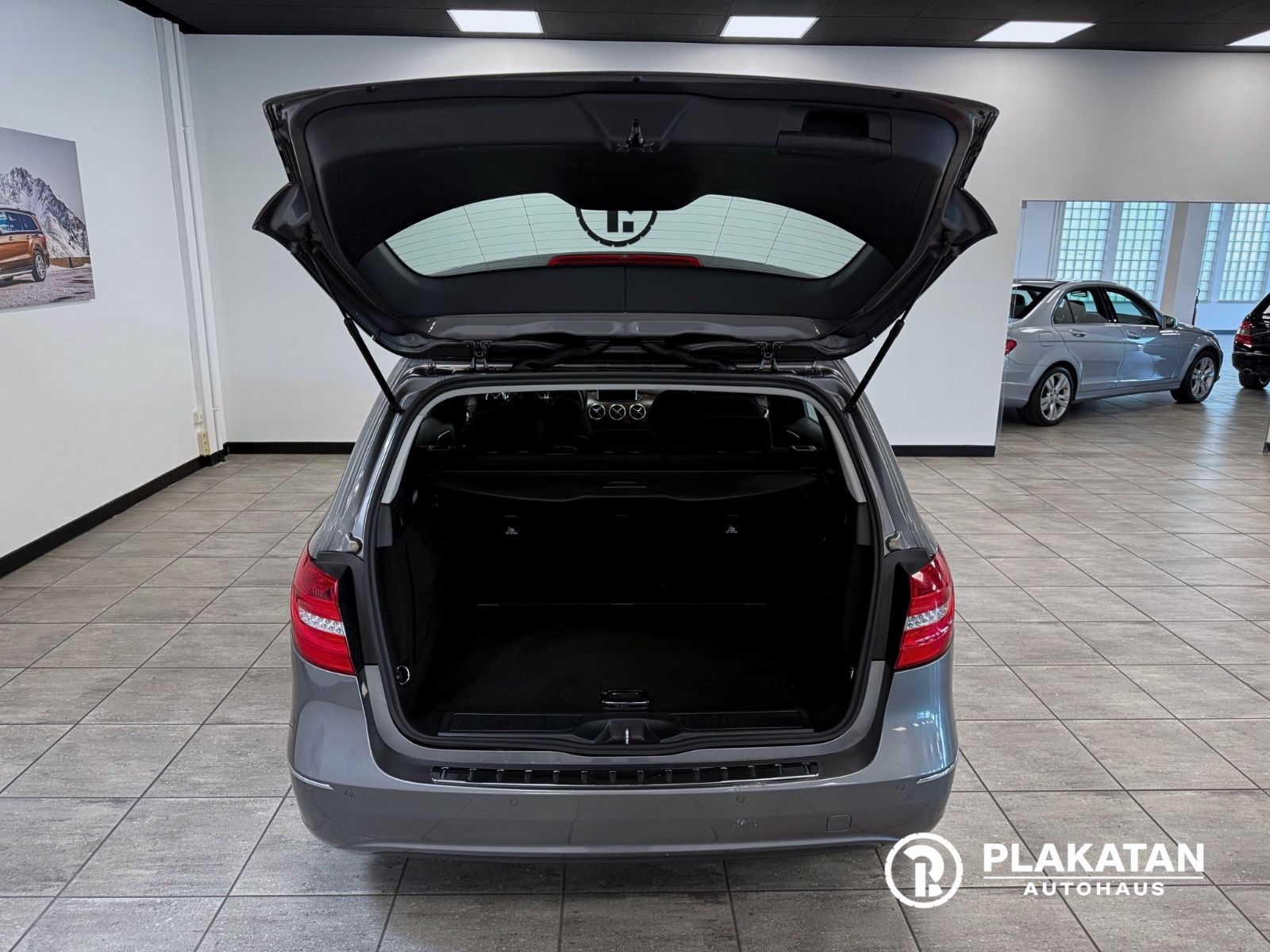 Fahrzeugabbildung Mercedes-Benz B 200 Navi Bi-Xenon Tempomat 1Hand