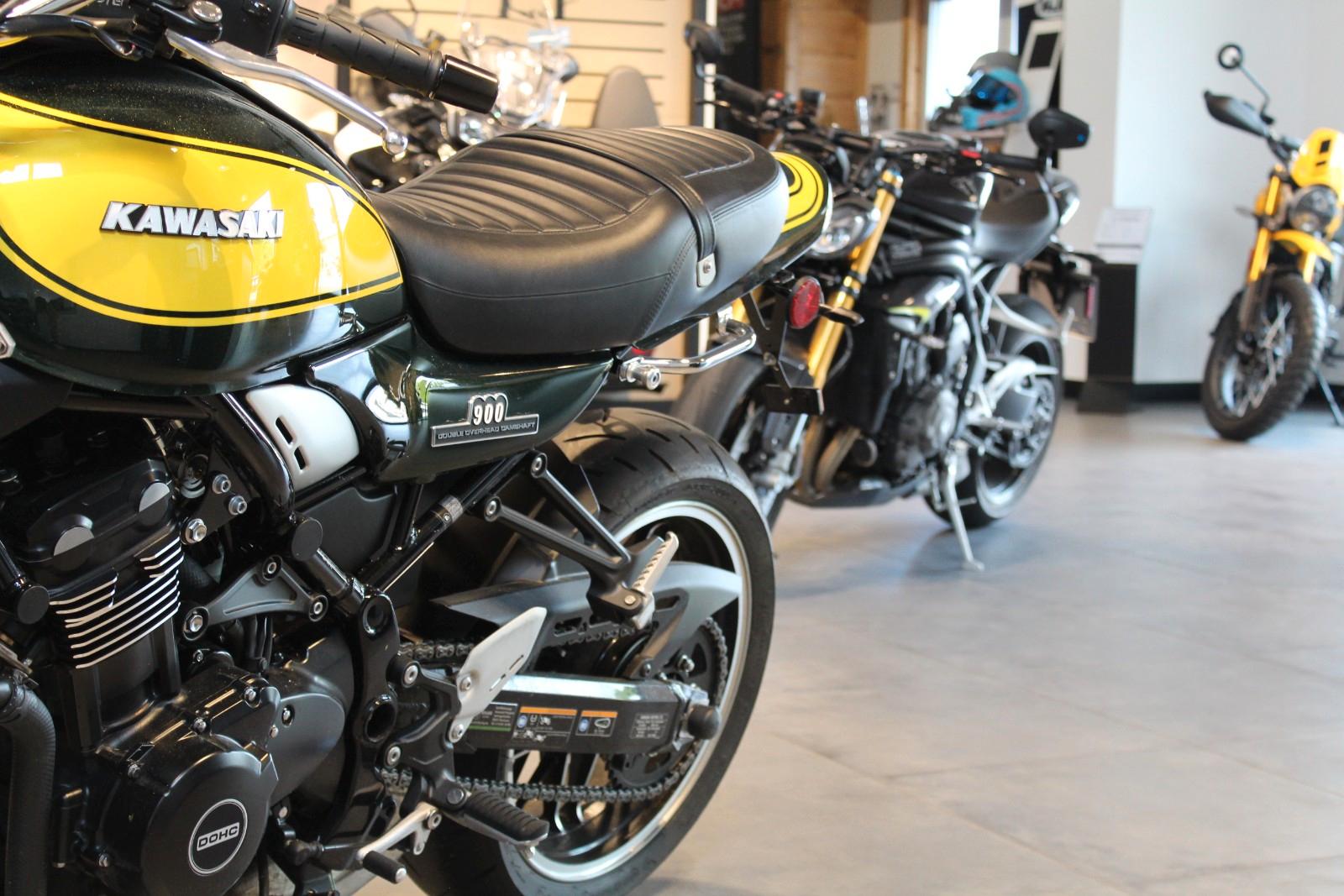 Kawasaki Z900RS - EZ 2024 - nur 2.661 km - Top