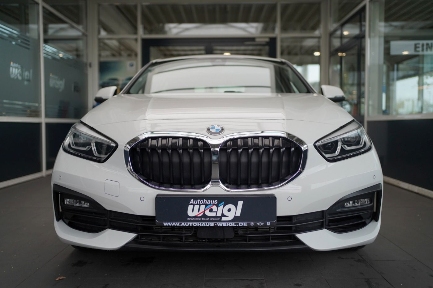 Fahrzeugabbildung BMW 118i Advantage +LED+Rückfahrkamera+KlimaA+Navi+