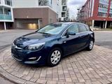 Opel Astra J Exklusiv |1.Hand|Navi|Scheckh.|TÜV Neu| - Opel Astra Gebrauchtwagen in Hamburg