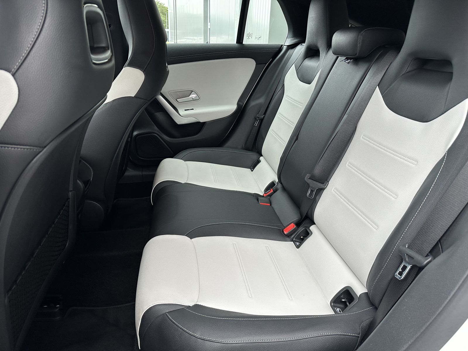 Fahrzeugabbildung Mercedes-Benz CLA 200d Shooting Brake AMG-Line NAV+KAM+CARPLAY