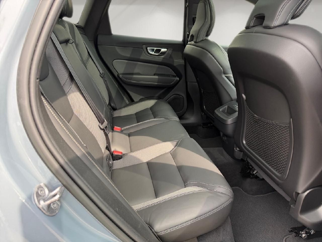 Fahrzeugabbildung Volvo XC60 B4 Diesel Plus Dark 2WD