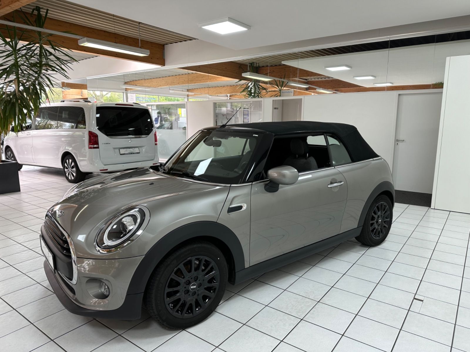 Fahrzeugabbildung MINI MINI ONE Cabrio