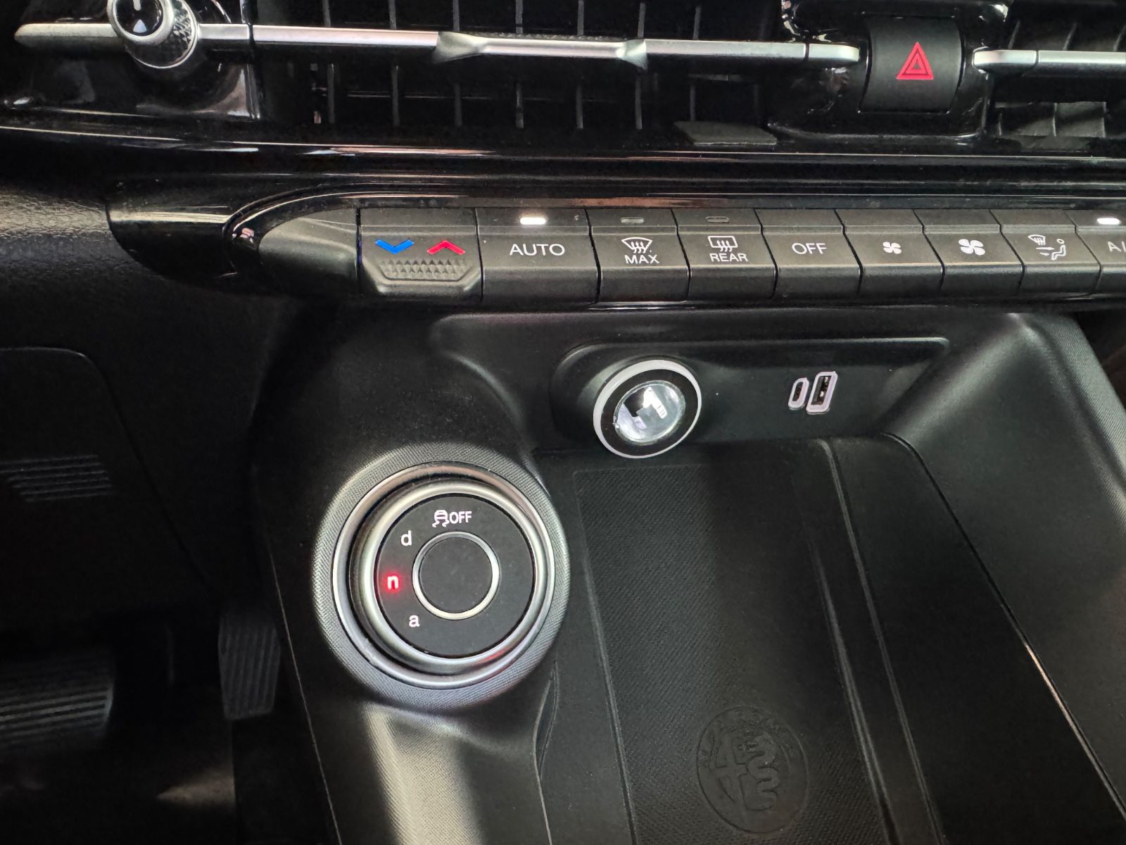 Fahrzeugabbildung Alfa Romeo Tonale Super/LED/PDC/CarPlay/Tempomat/ALU/1Hand