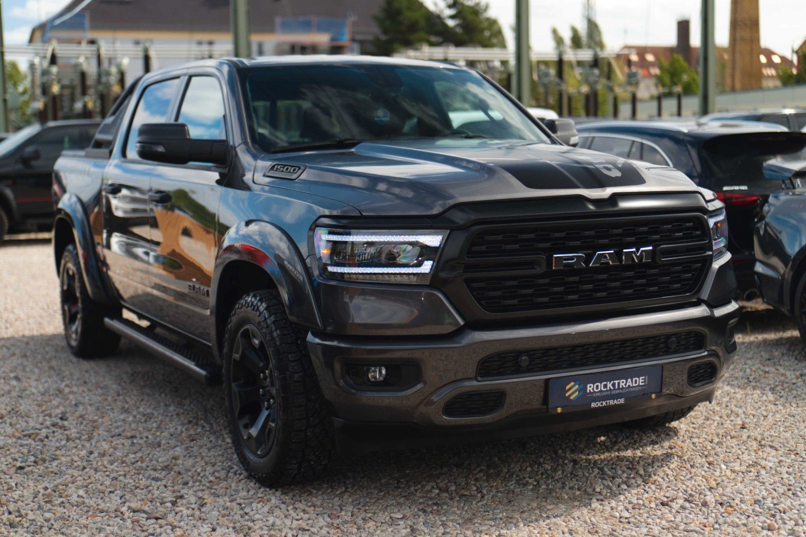 Fahrzeugabbildung Dodge RAM 5.7 V8 HEMI 4x4 OFFROAD Night-Paket *LED*