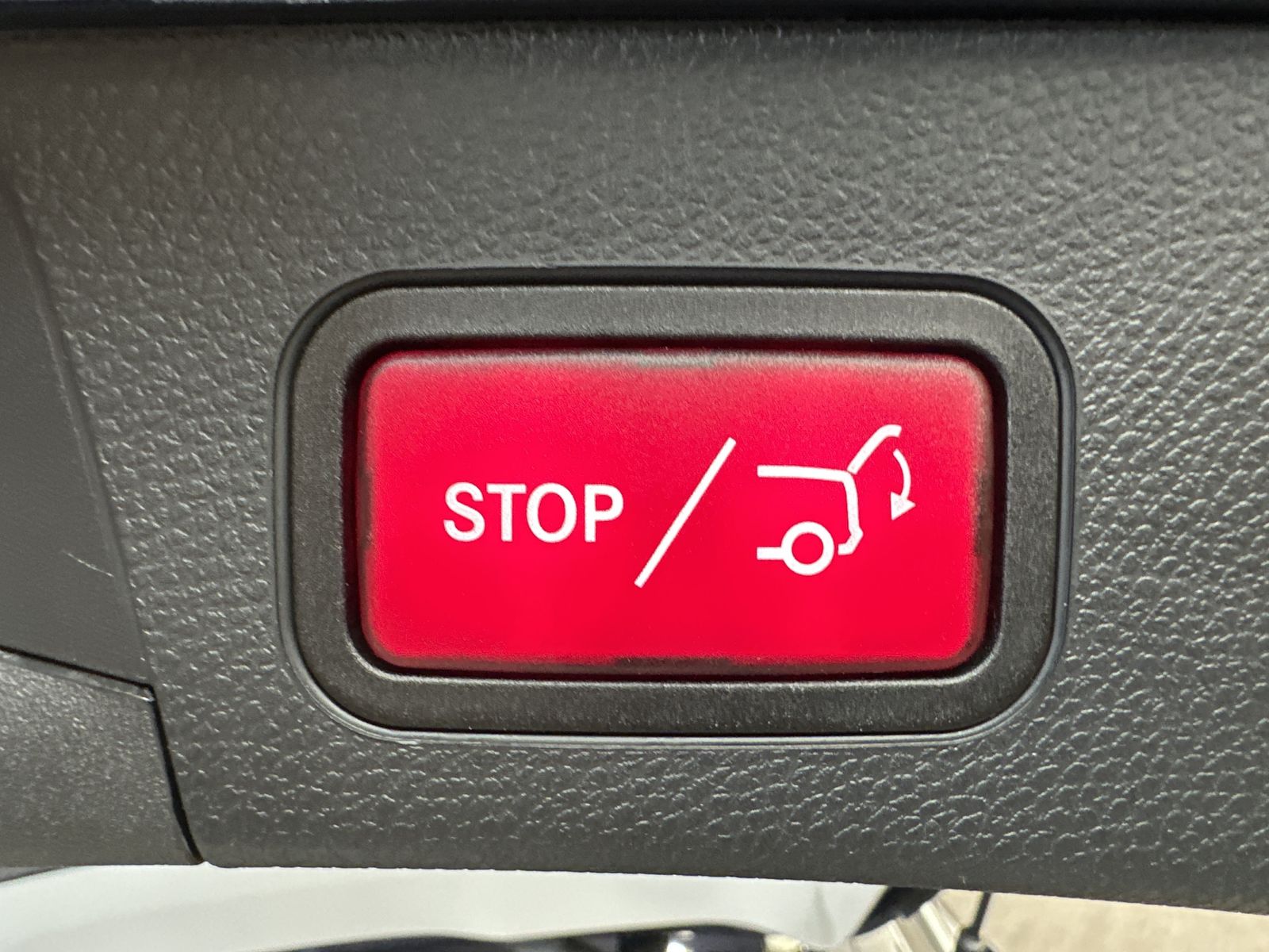 Fahrzeugabbildung Mercedes-Benz C 220d T Avantgarde NAV+LED+PANORAMA+DISTRONIC