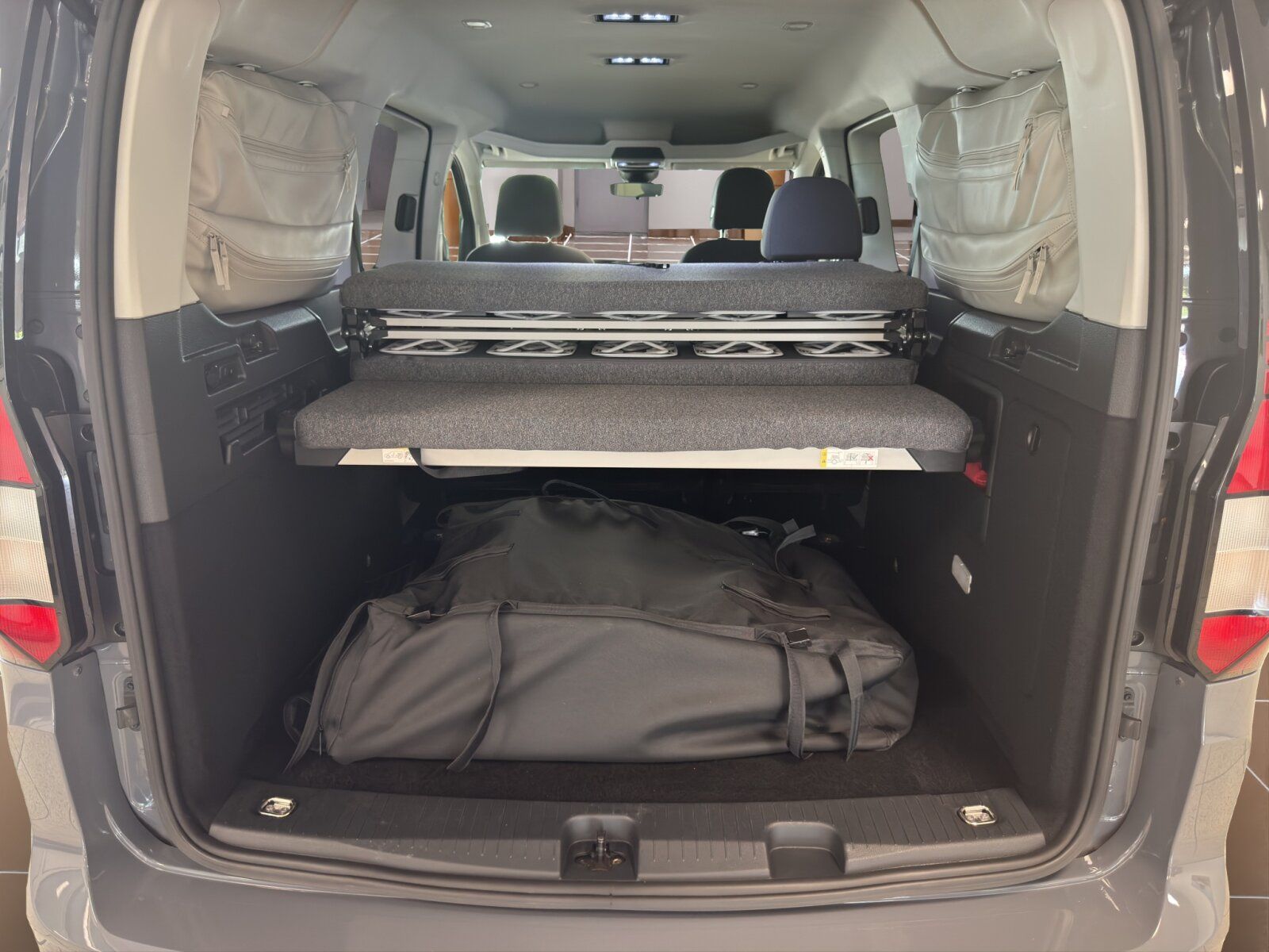 Fahrzeugabbildung Volkswagen Caddy Maxi California 2.0 TDI DSG APP AHK Kamera