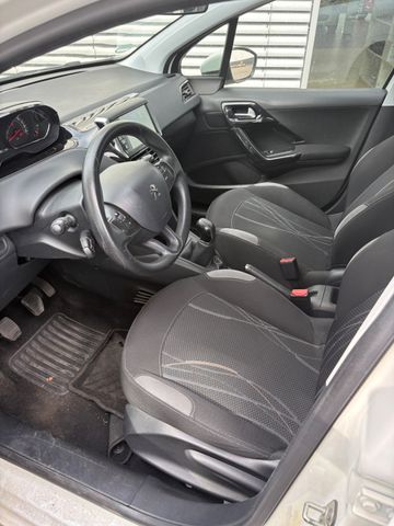 PEUGEOT 208 Active Wenig - Bild 6