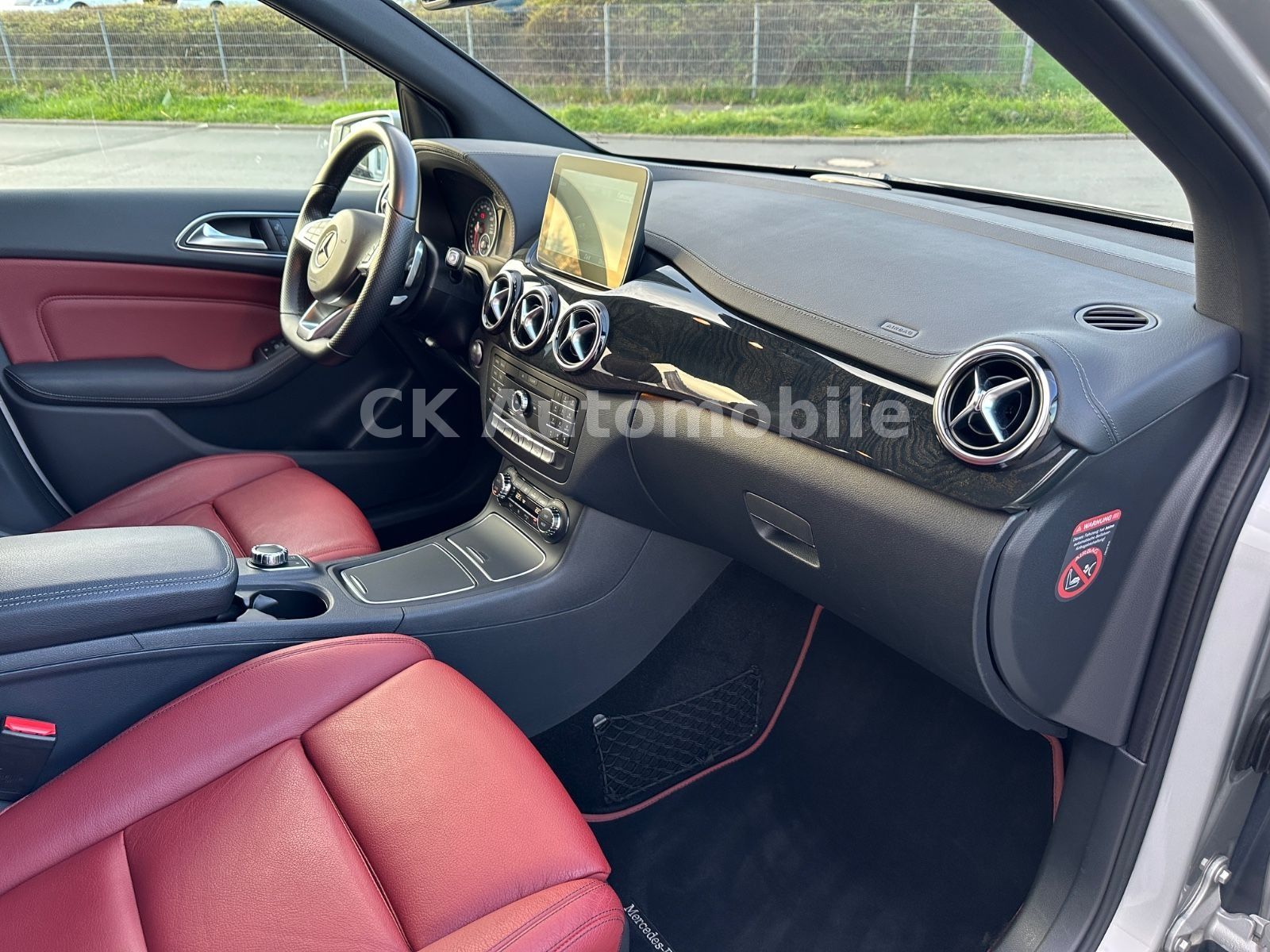Fahrzeugabbildung Mercedes-Benz B 220 4Matic AMG-Line/Navi/Tempomat/PDC/AHK