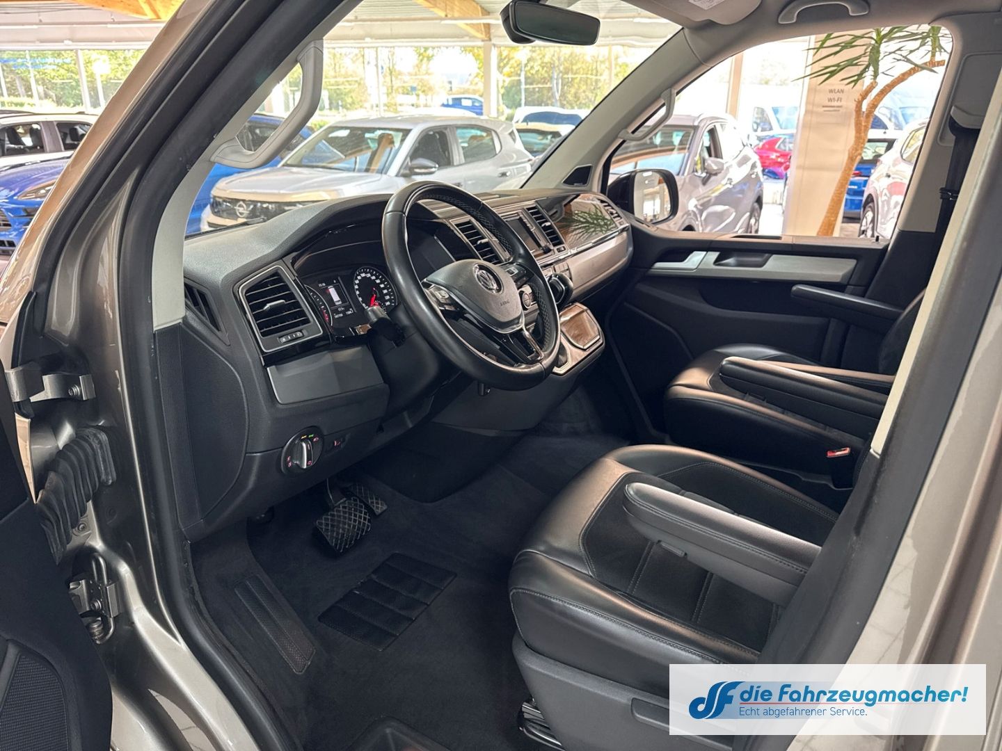 Fahrzeugabbildung Volkswagen T6 Multivan 4Motion Edition StandHZG Navi Leder