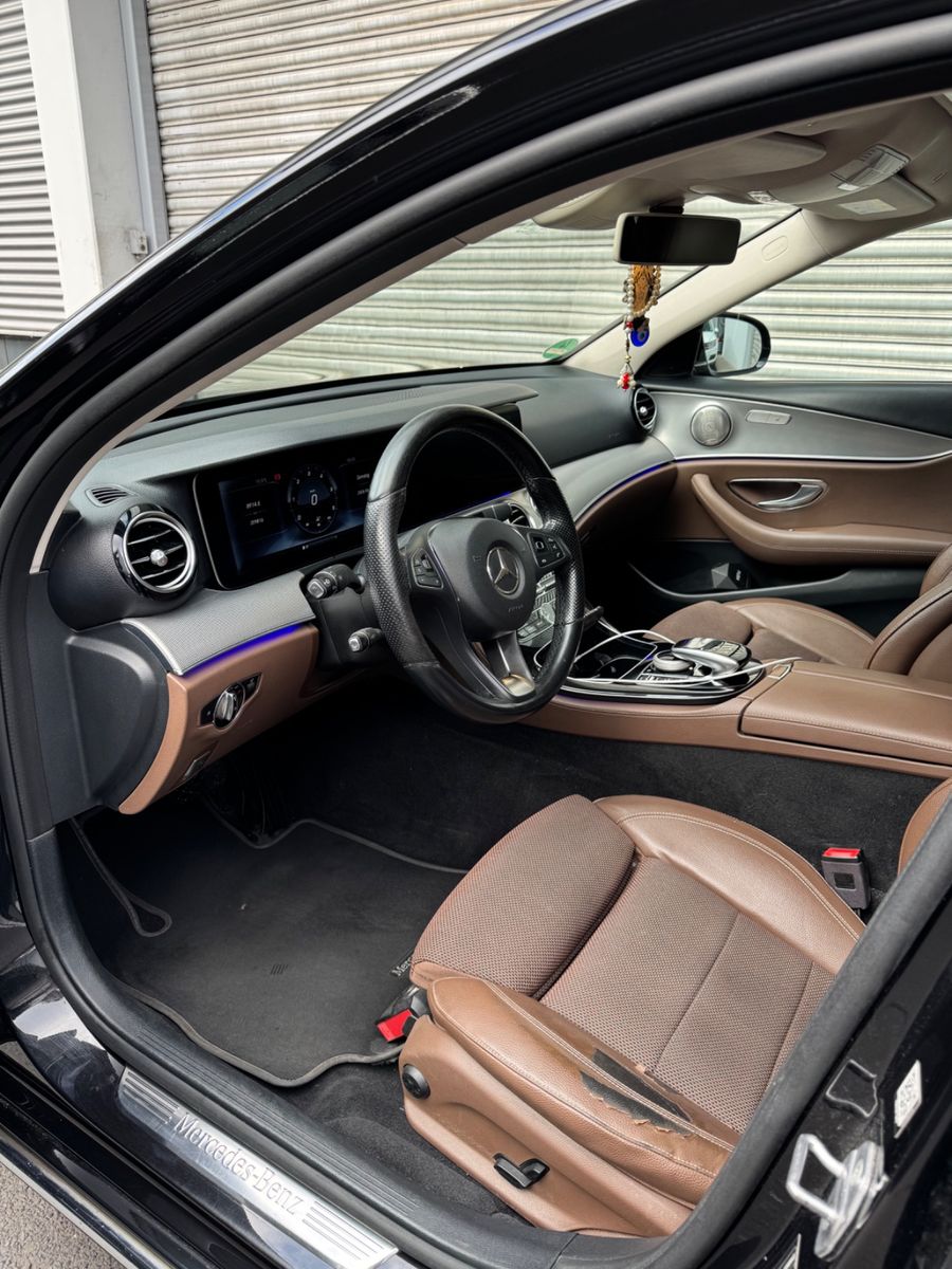 MERCEDES-BENZ E 220 d 4MATIC Autom. 