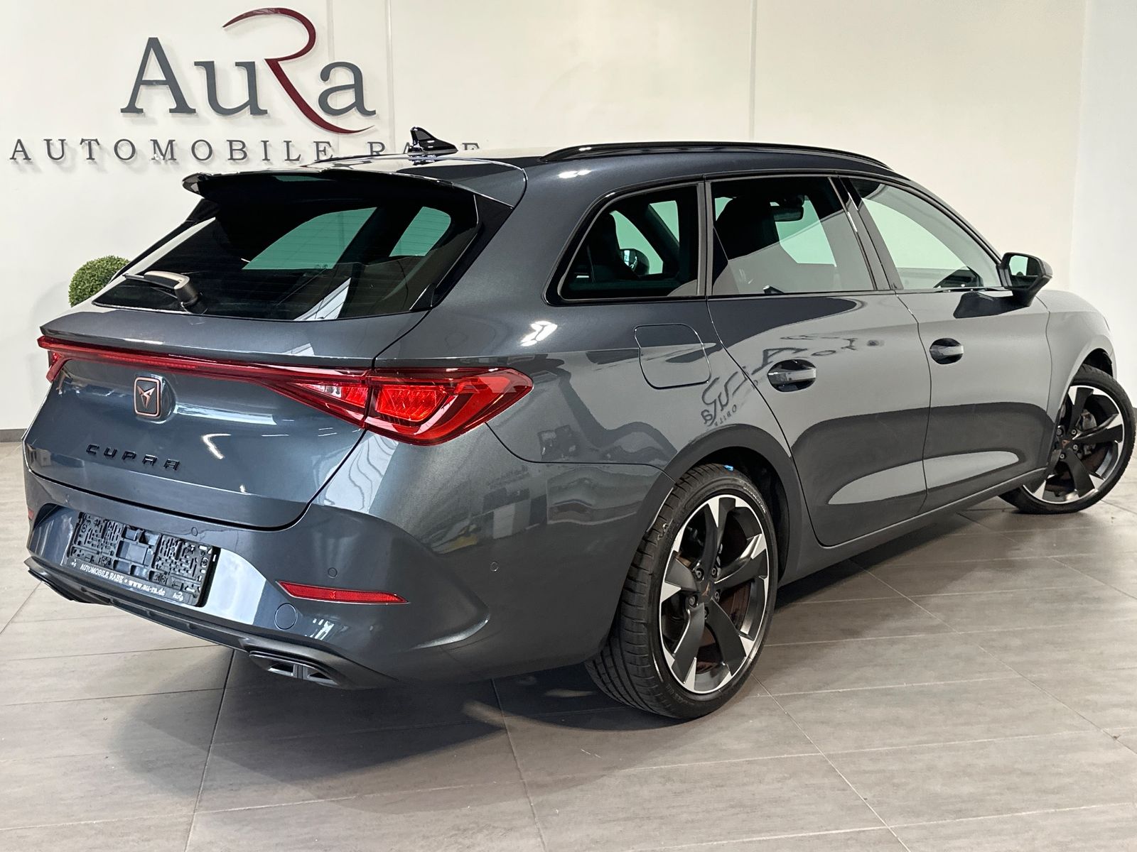 Fahrzeugabbildung CUPRA Leon Sportstourer 1.5 eTSI DSG NAV+LED+ACC+KAM
