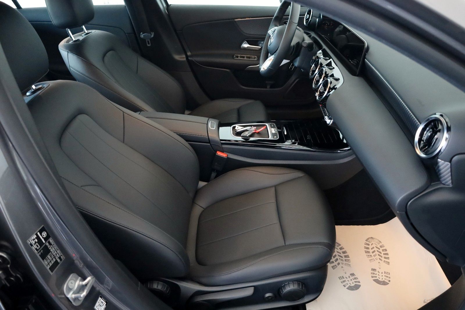 Fahrzeugabbildung Mercedes-Benz A 250 e, Progressive, Leder,Navi,LED,SH,Facelift