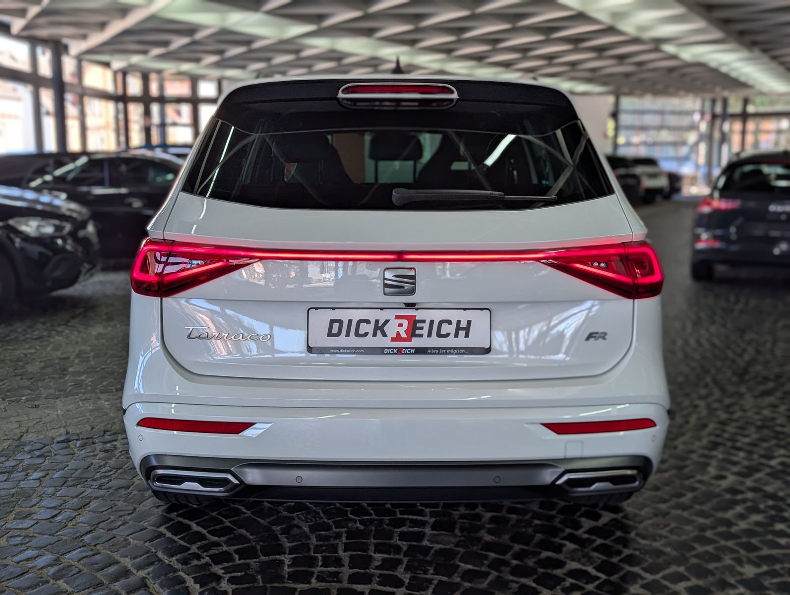 Fahrzeugabbildung SEAT Tarraco FR AHK PANO ACC VIRT APP MEMO BEATS StHz