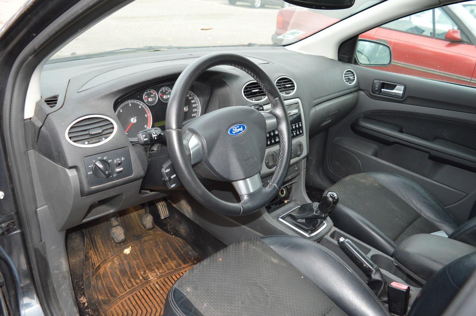 Ford Focus 2005 — photo 7