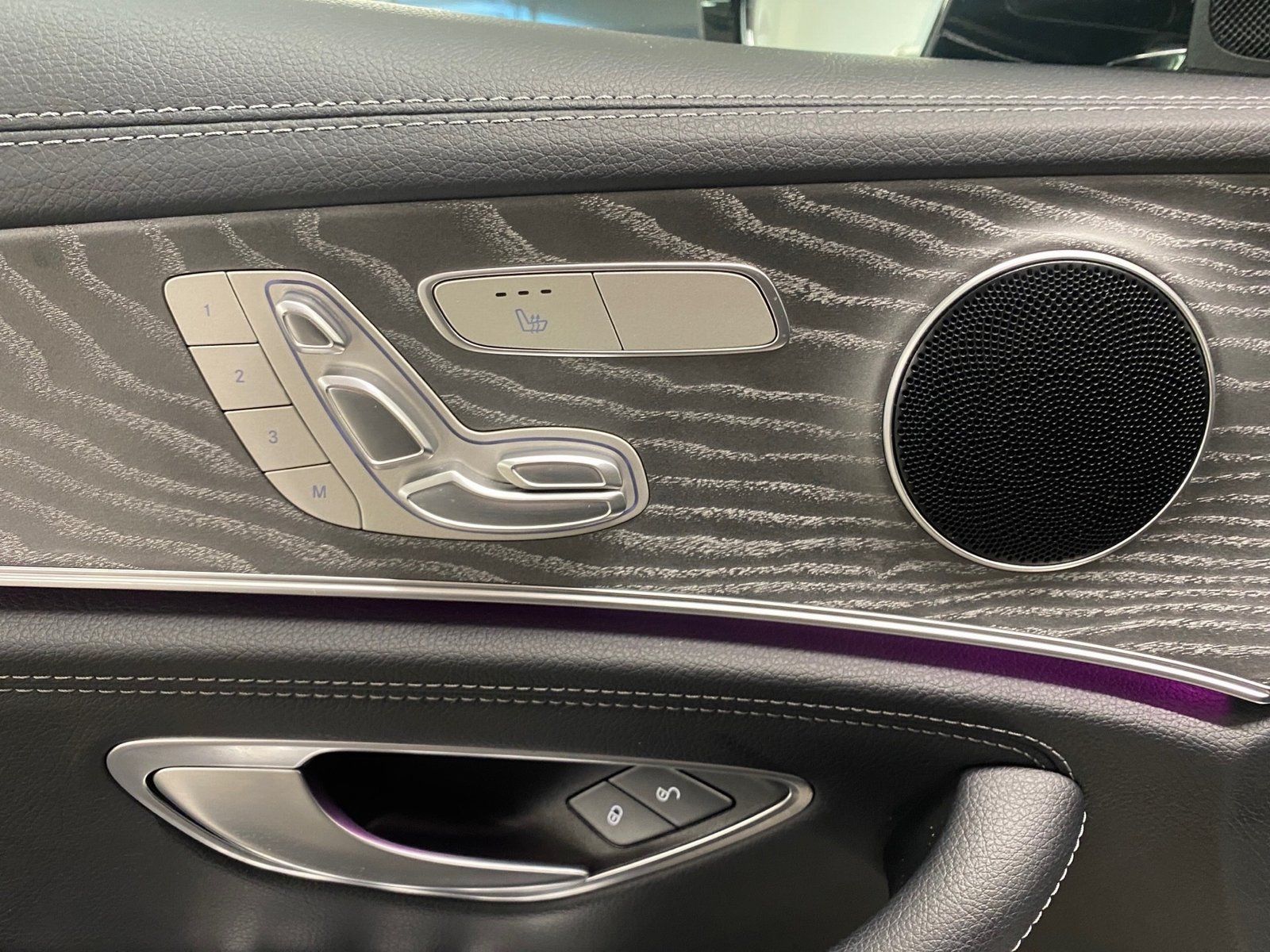Fahrzeugabbildung Mercedes-Benz E 220 d AMG Distronic*360°*Standheizung*Memory*