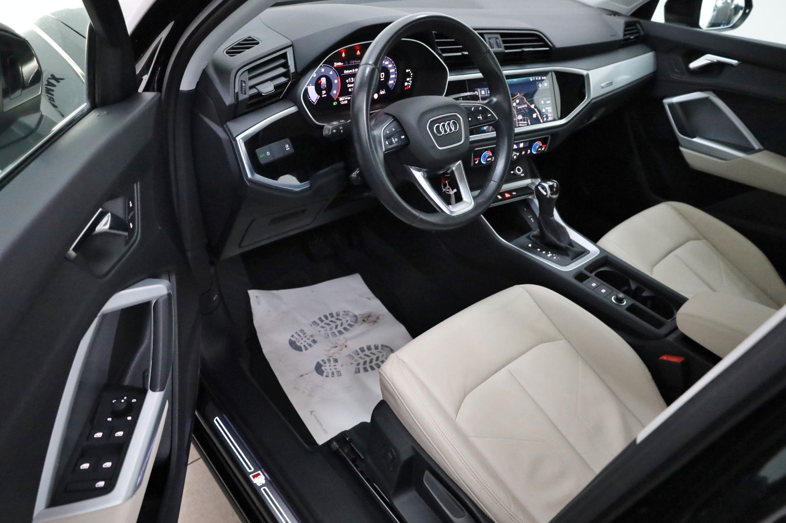 Fahrzeugabbildung Audi Q3 Sportback S line, Leder,Navi,LED,SH,Kamera