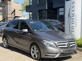 Mercedes-Benz B 200 BlueEFFICIENCY Sports Tourer SCHIEBEDACH - Mercedes-Benz B 200: Kombi