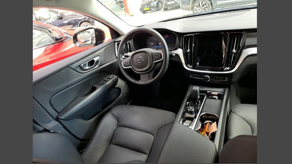 Volvo VOLVO V60 B4 Mild Hybrid Automatico Core imagem 2