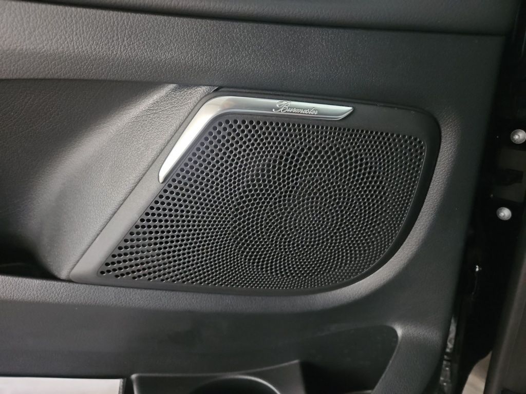 Fahrzeugabbildung Mercedes-Benz V 300 AVG lang 7 Sitze STHZ DISTRONIC AHK SOUND