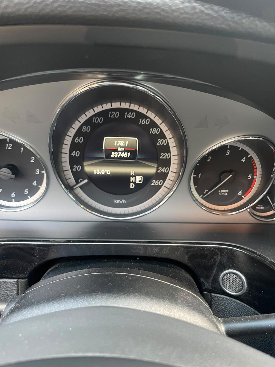 Mercedes-Benz  2012 — photo 10