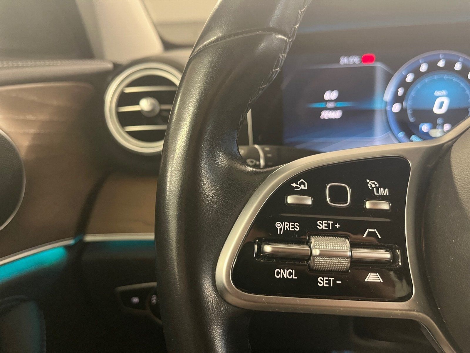 Fahrzeugabbildung Mercedes-Benz E 200 Exclusive Widescreen*Distronic*Multibeam*