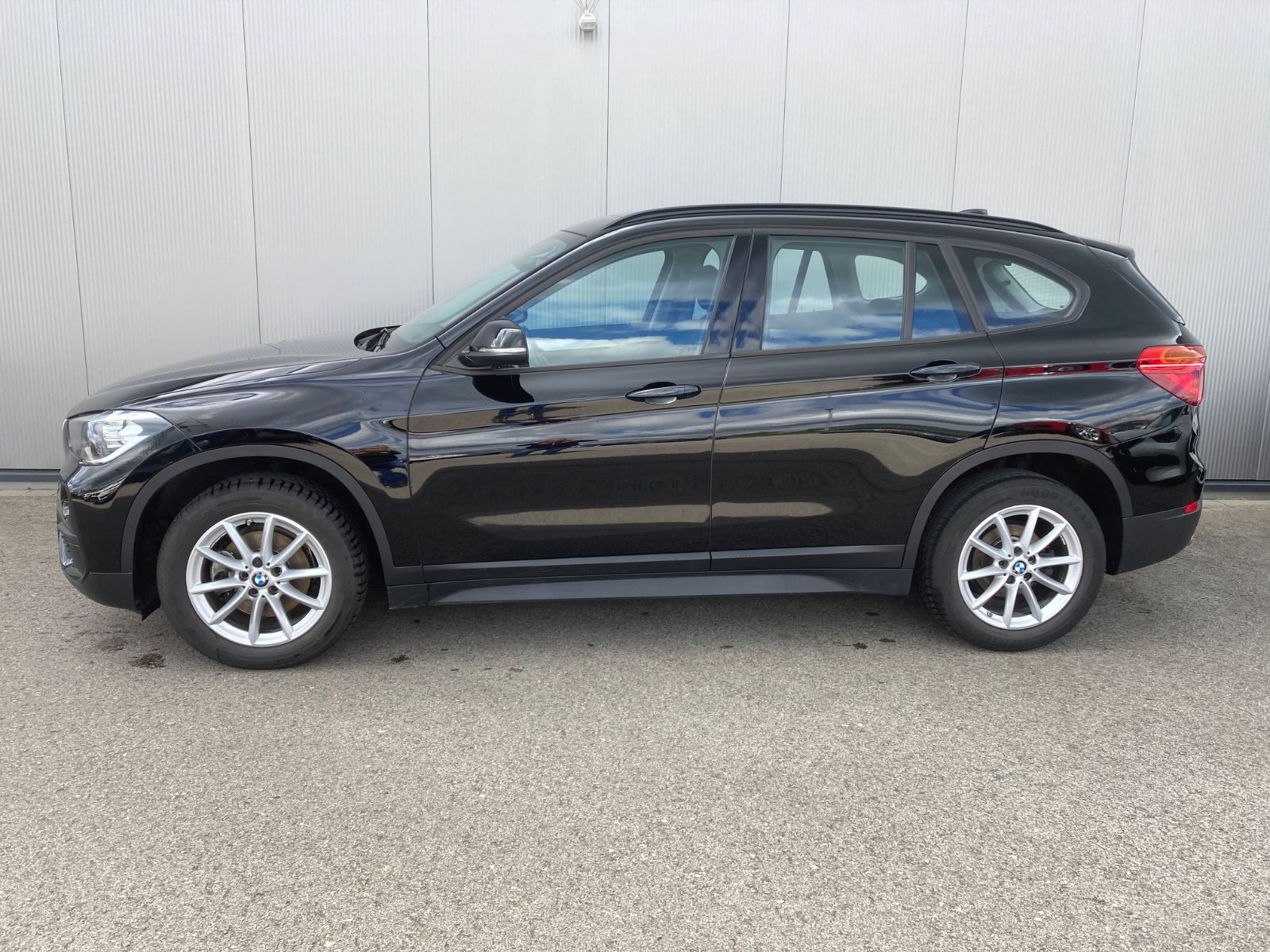 BMW X1 sDrive18i *PDC*Navi*Dachreling*