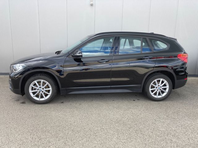 BMW X1 sDrive18i *PDC*Navi*Dachreling*