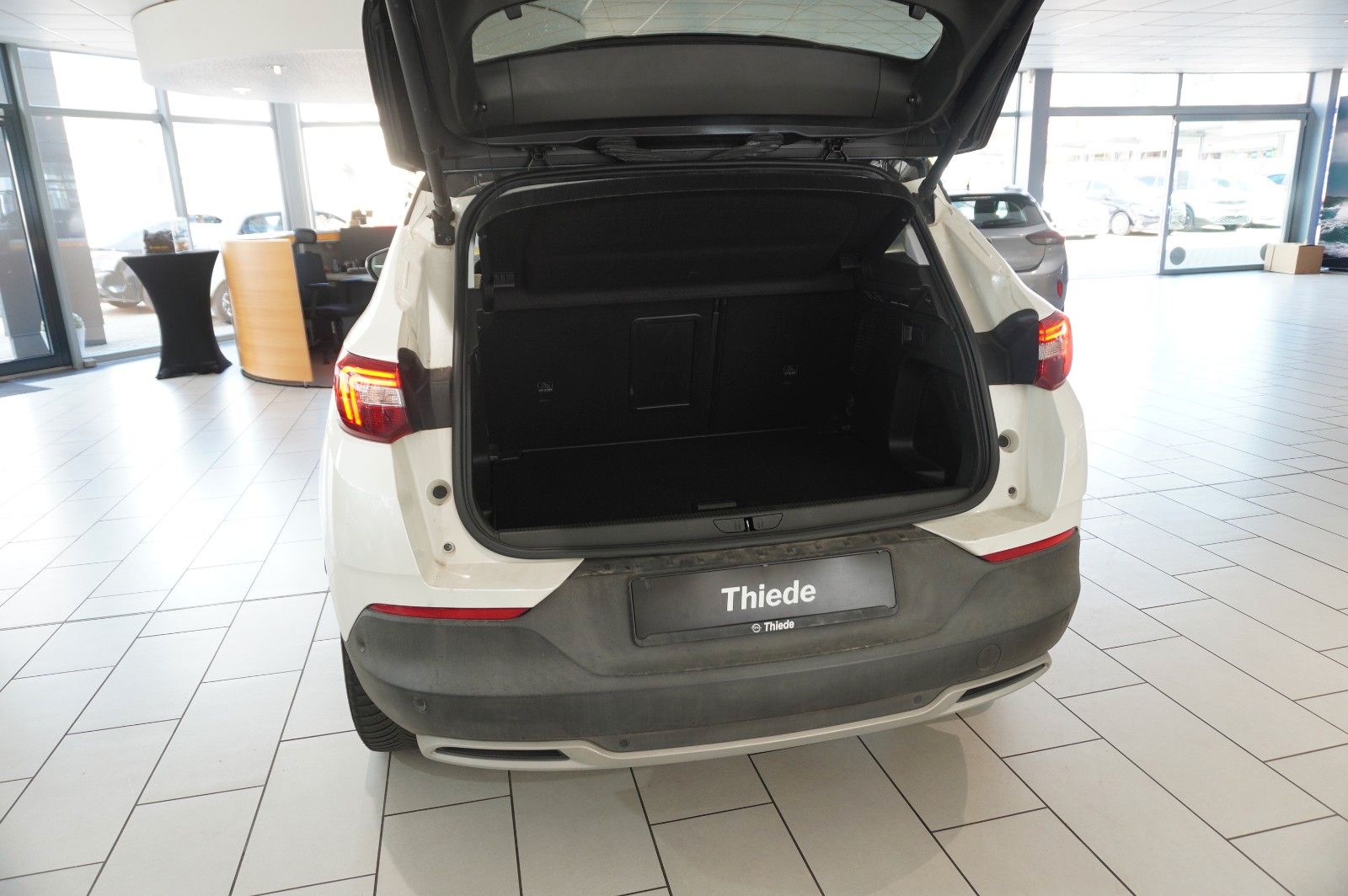 Fahrzeugabbildung Opel Grandland (X) 1.2T INNOV. NAVI/LED/KAMERA/PANO.