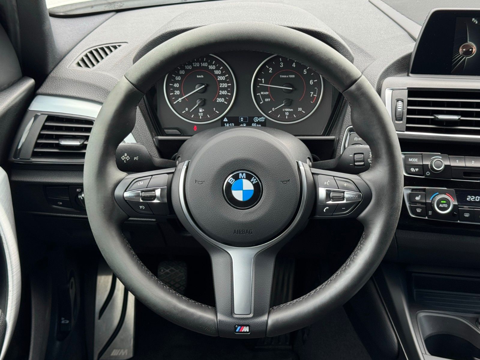 Fahrzeugabbildung BMW M140i Aero REMUS HIFI PDC KZG Keyless Alcantara