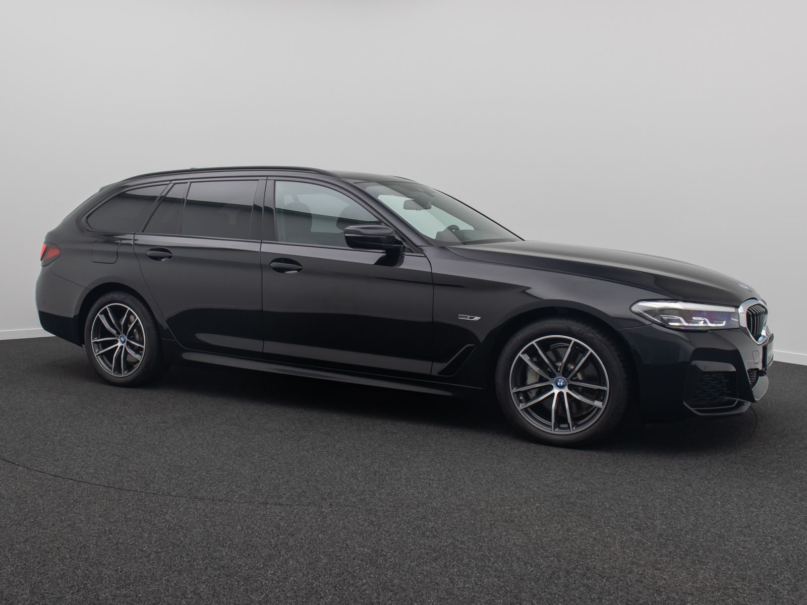 Fahrzeugabbildung BMW 530e xD M Sport DAB Kamera 4Klima Alarm Panorama