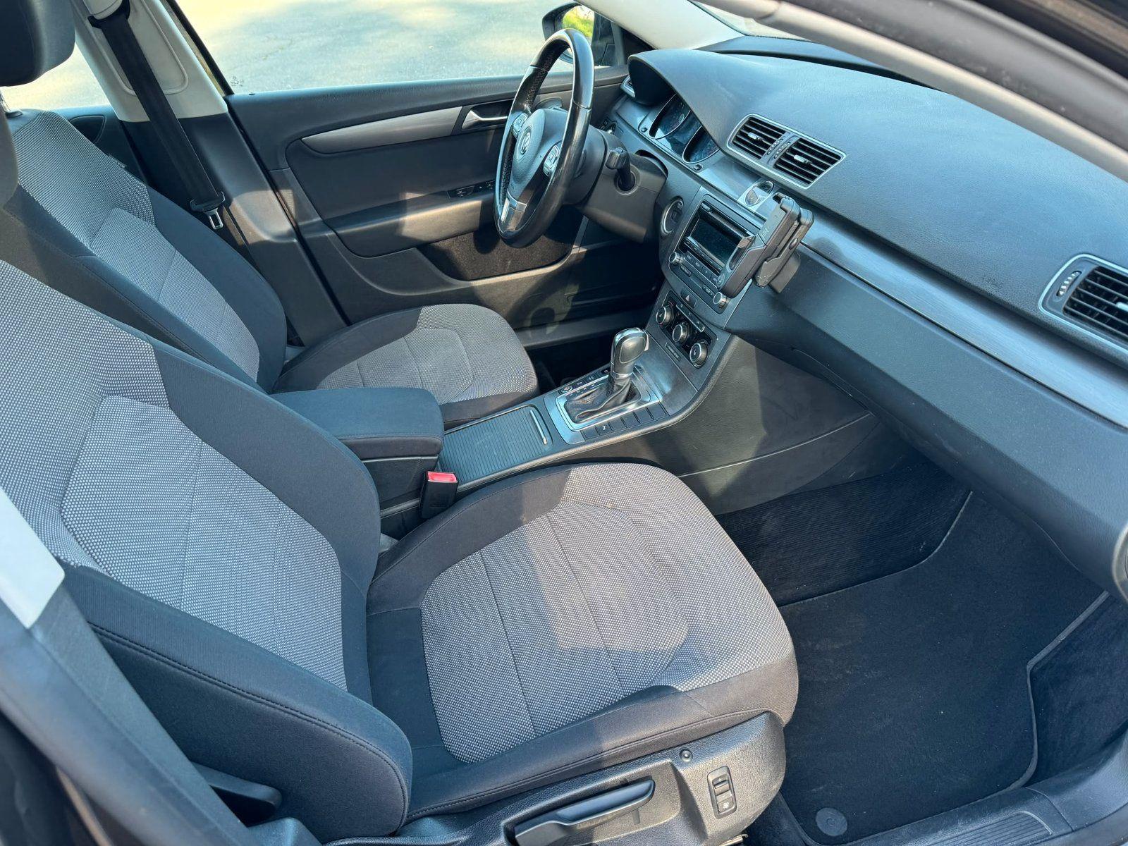 Volkswagen Passat 2012 — photo 11