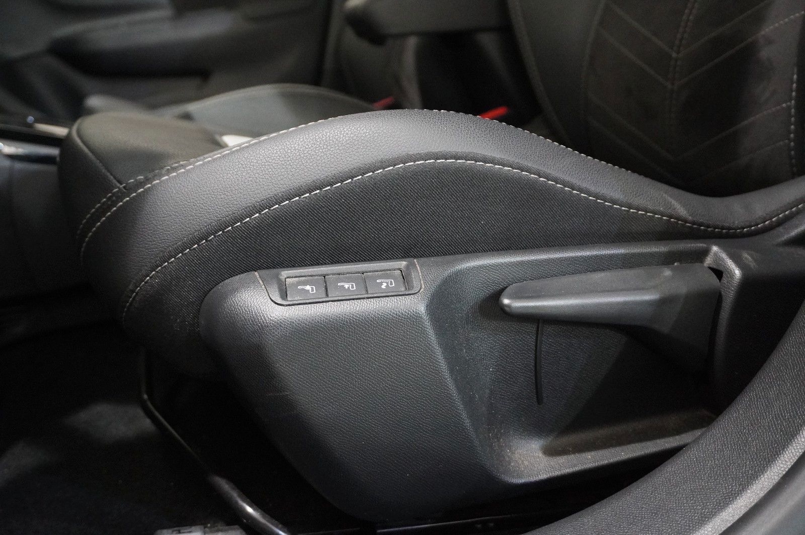 Fahrzeugabbildung Opel Corsa-e F GS SPORT 1-PHASIG NAVI/LED/KAMERA/DAB+