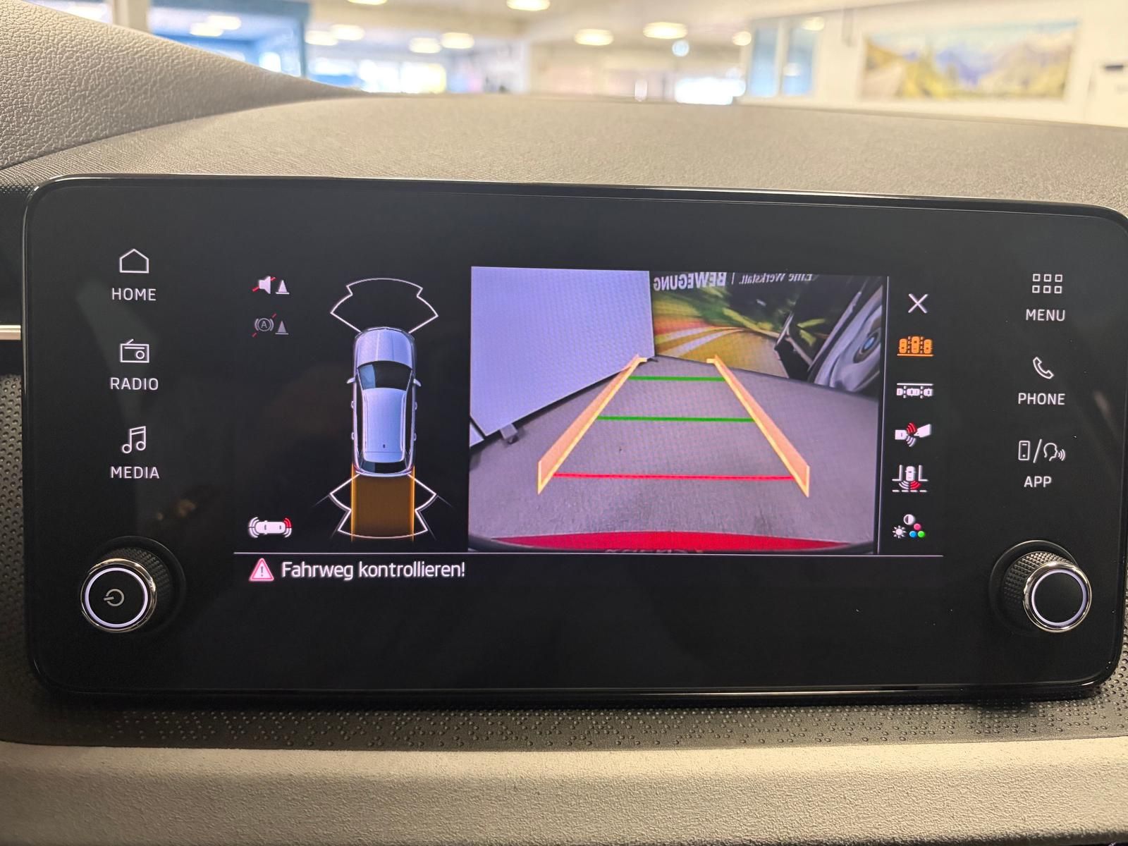 Fahrzeugabbildung SKODA Kamiq 1.0 TSI DSG First Edition+ACC+KAMER+MATRIX