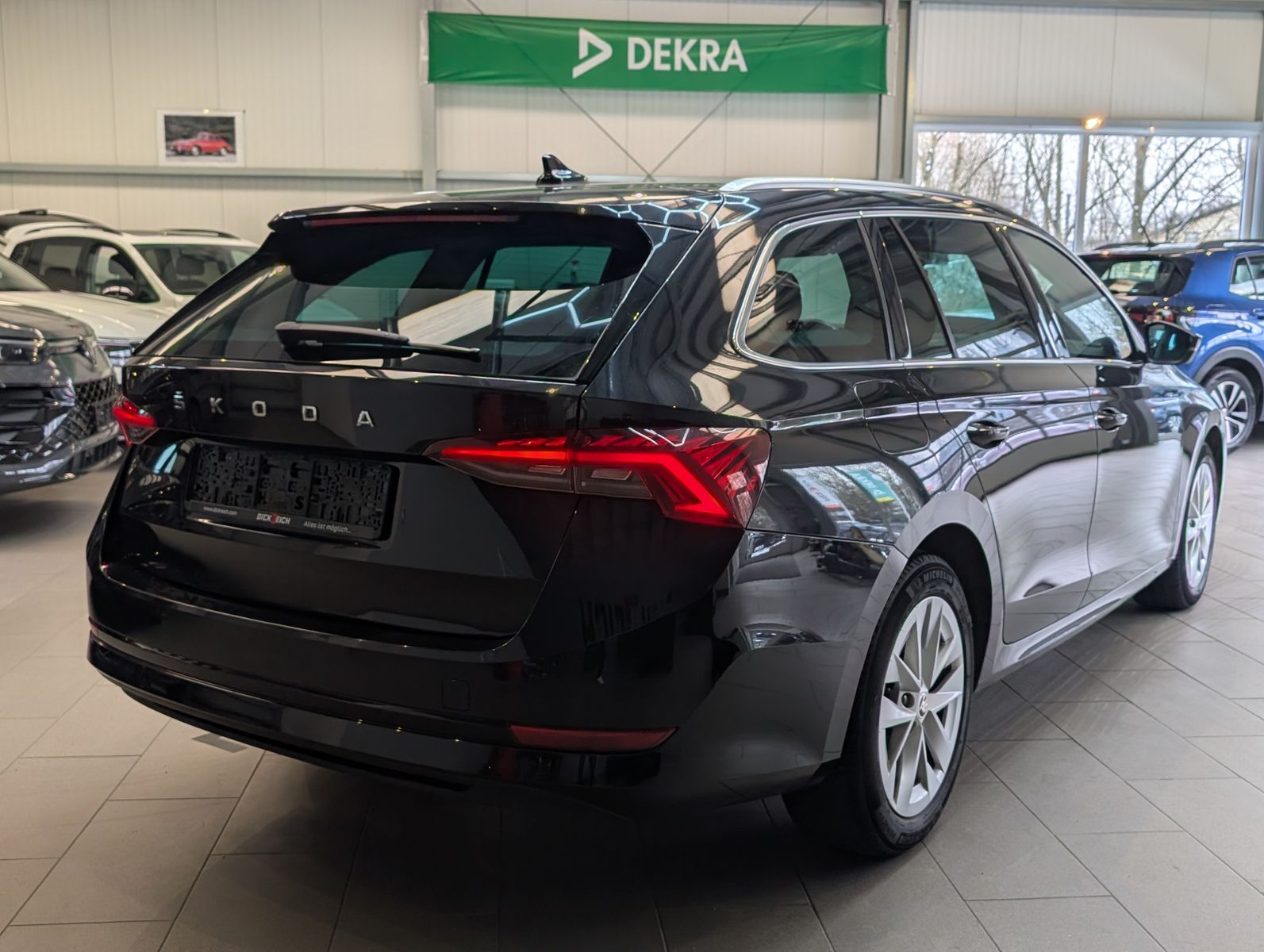 Fahrzeugabbildung SKODA Octavia 2.0 TDI First Edition LED Memory Pano 17