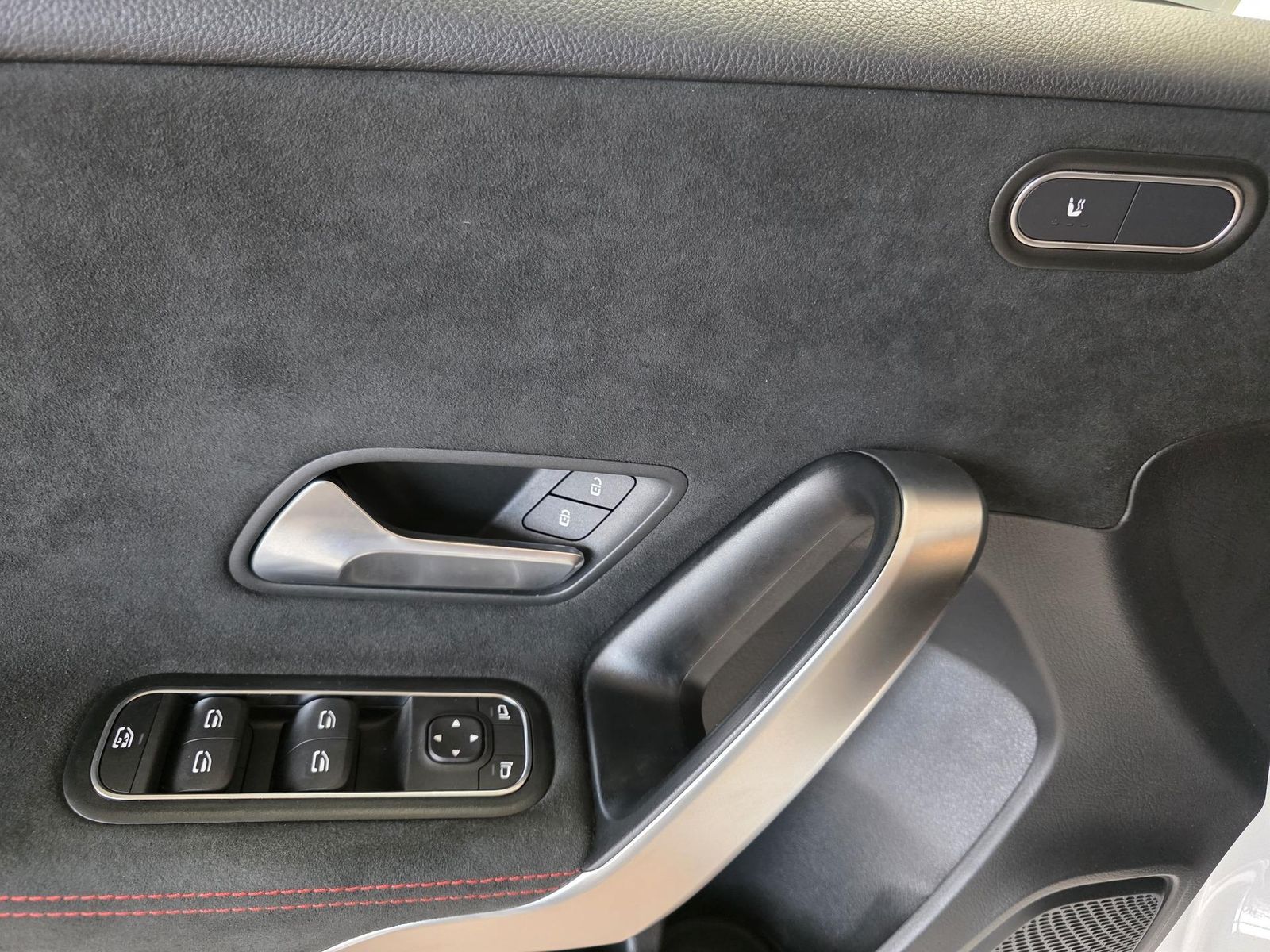 Fahrzeugabbildung Mercedes-Benz A200 AMG Sport Aut./LED/Navi/Carplay/Kamera/18"