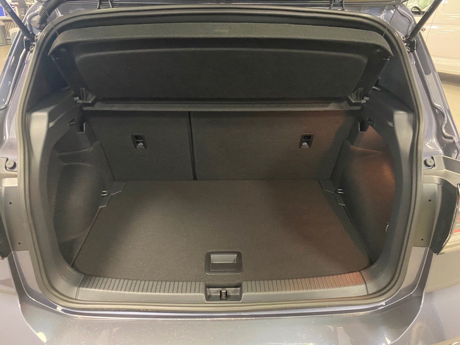 Fahrzeugabbildung Volkswagen T-Cross 1.5 TSI DSG R-Line+AHK+ACC+Garantie 2029
