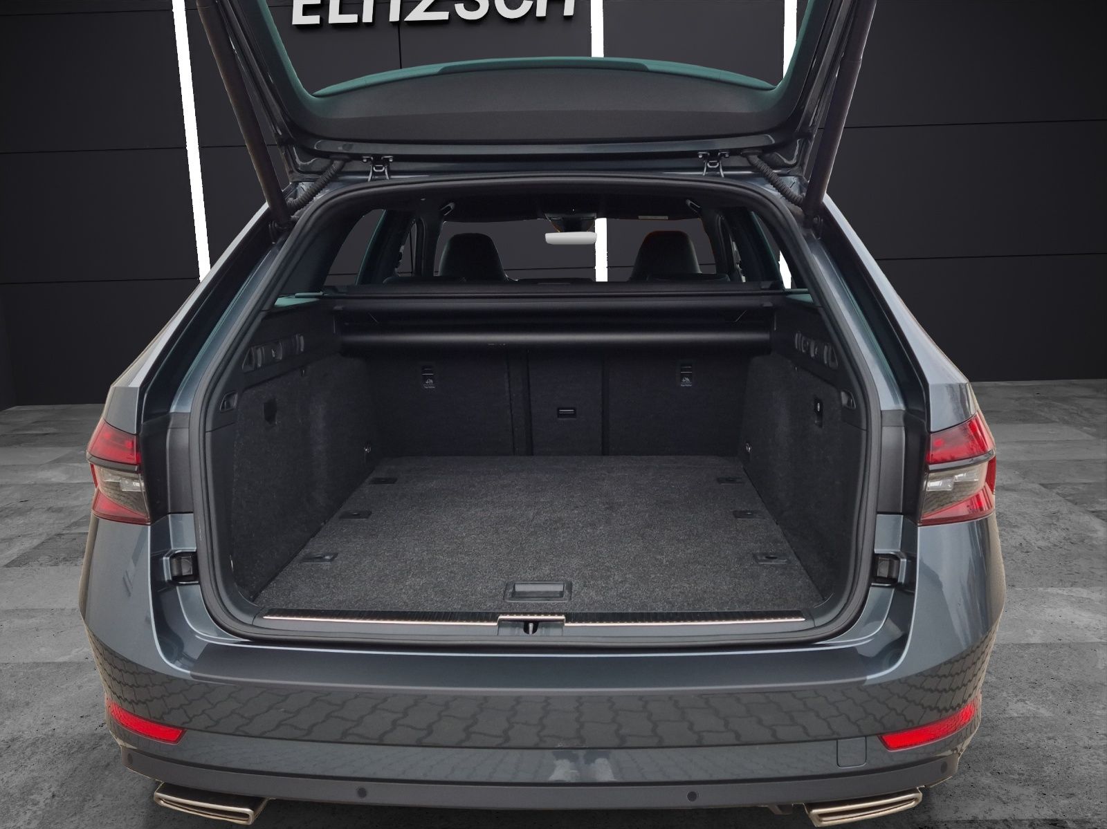 Fahrzeugabbildung SKODA Superb Combi TSI Sportline 4x4 DSG Standhzg. Mat