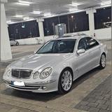 Mercedes-Benz 320 - silberne Mercedes-Benz 320