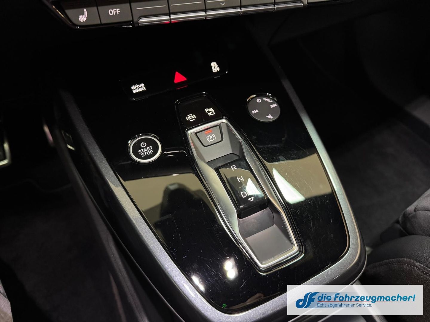 Fahrzeugabbildung Audi Q4 e-tron Sportback 40 Sportpaket AHK-klappbar N