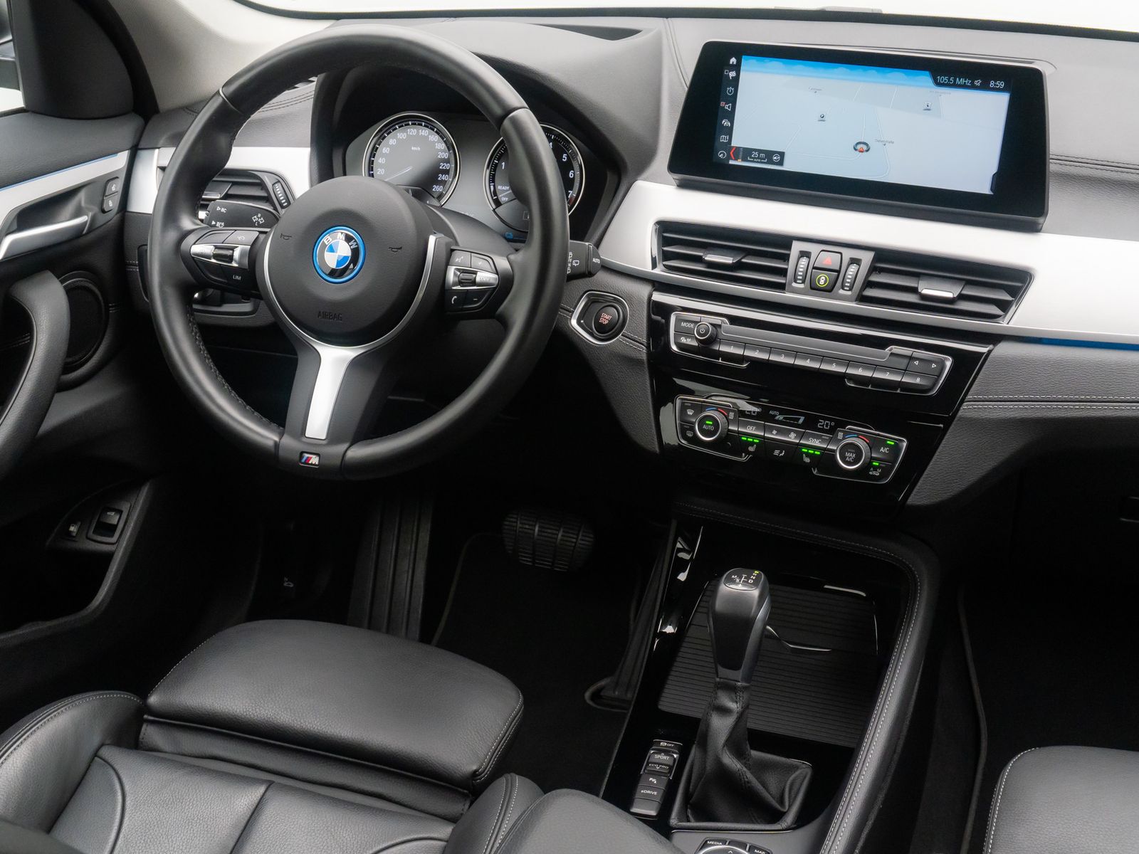 Fahrzeugabbildung BMW X1 xD25e Sport Line Kamera HUD DAB Leder 18Zoll