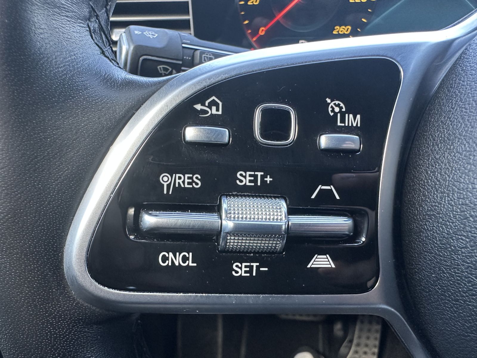 Fahrzeugabbildung Mercedes-Benz GLE 350de 4Matic AMG-Line NAV+LED+AHK+HEAD-UP+DD